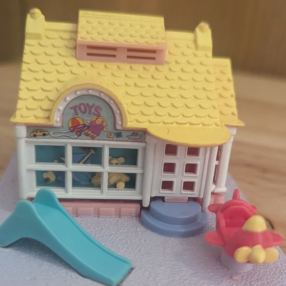 VTG Polly Pocket  Bluebird Pollyville Toy Shop 1993 Compact Playset Adorable